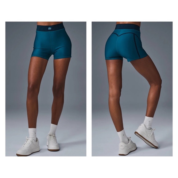 ALO Yoga Pants - Alo Yoga Airlift High-Waist Line Up Short